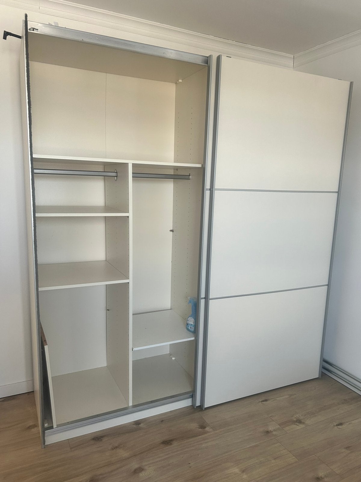 Witte kledingkast 200 lang 220 hoog, Ophalen, Binnendeur, Zo goed als nieuw, 120 cm of meer