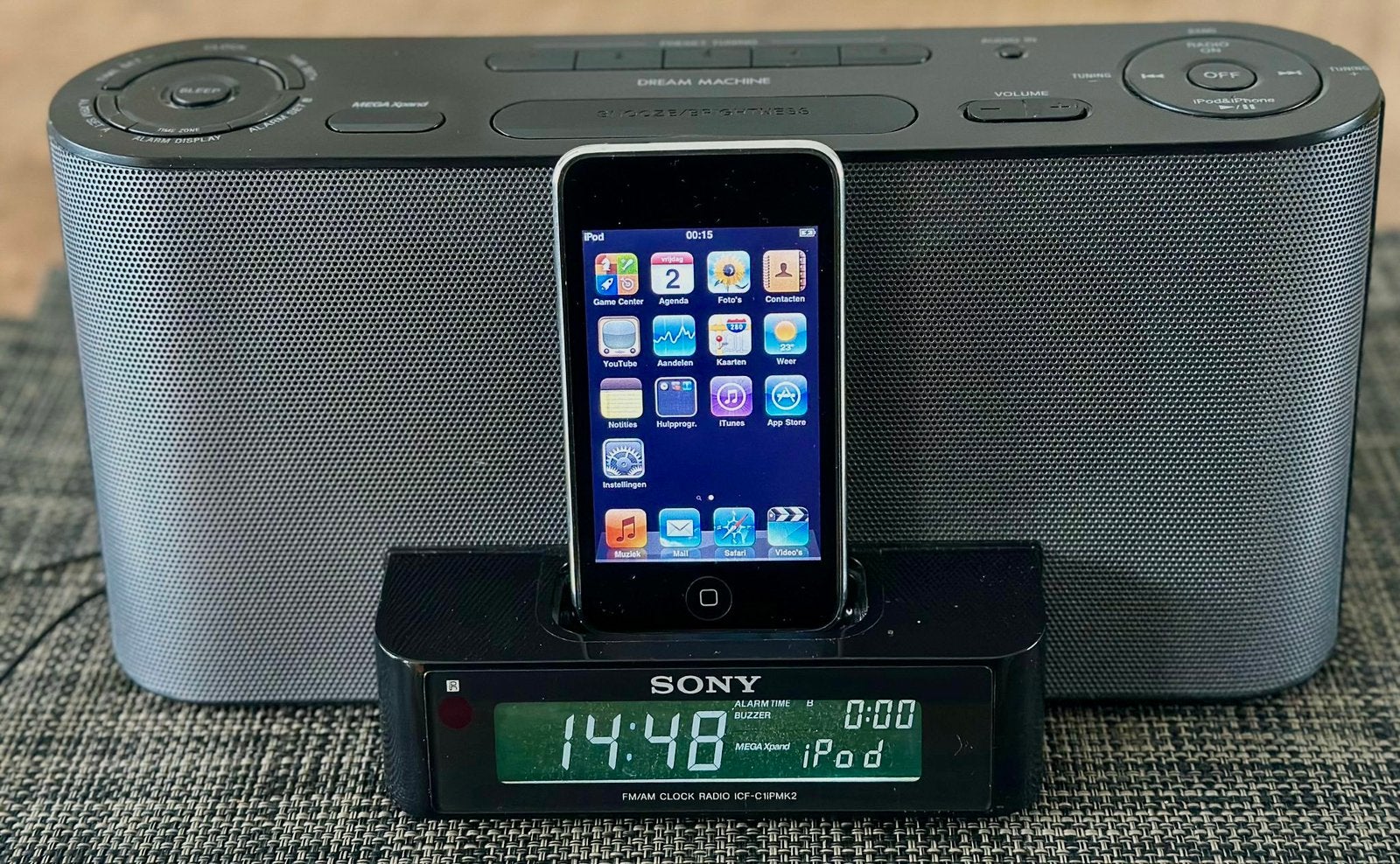 Sony dream machine klokradio met IPod/iPhone aansluiting, Ophalen of Verzenden, Gebruikt