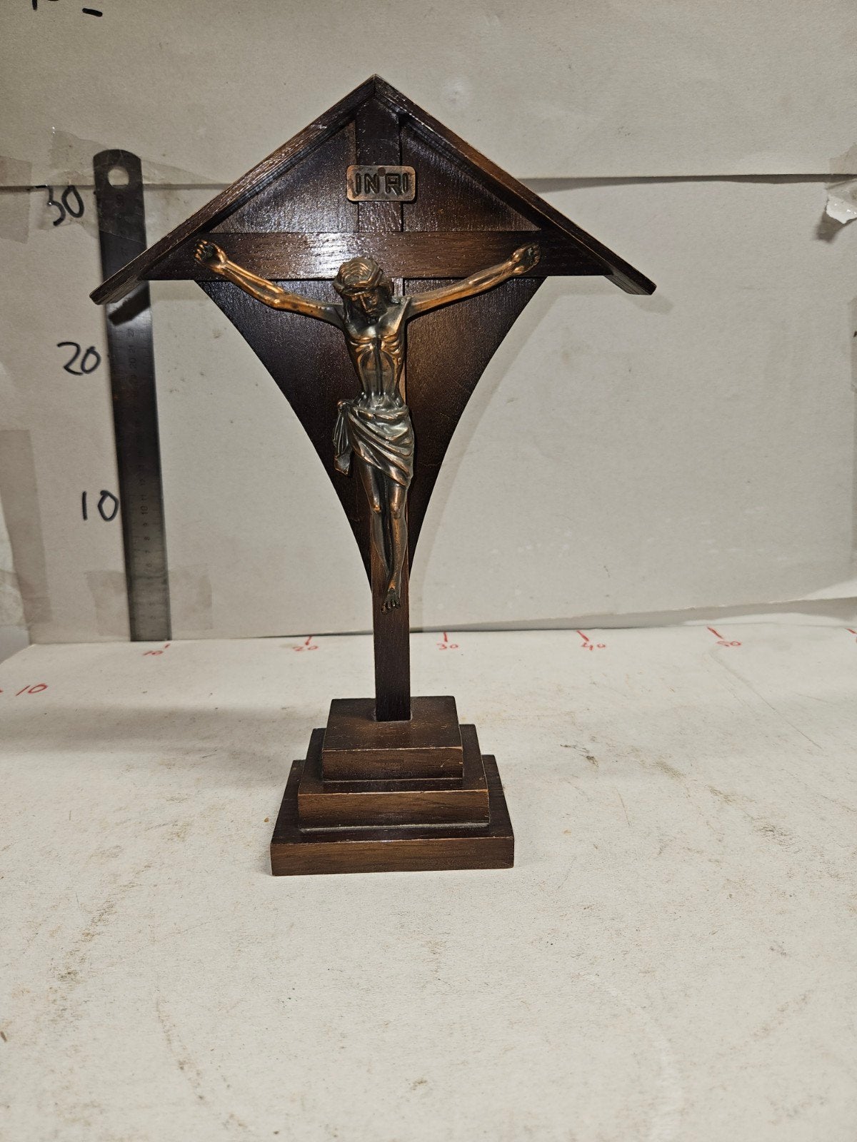 Vintage Houten Altaarstandaard met Jezusfiguur - INRI, Antiek en Kunst, Antiek | Religie, Ophalen of Verzenden
