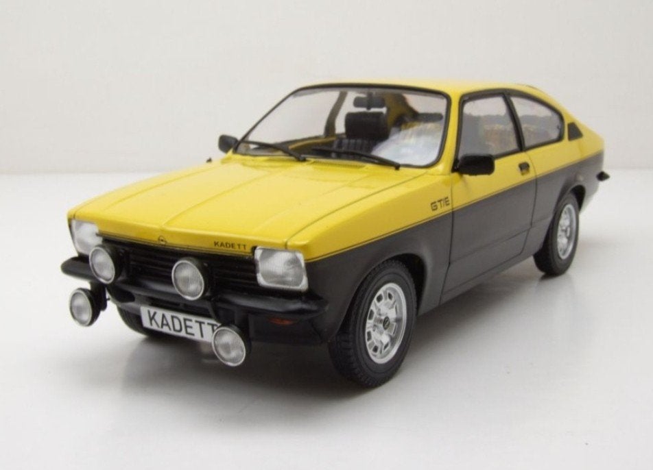 1:18 Opel Kadett C Coupé GT/E uit 1975 met lampen MCG, Hobby en Vrije tijd, Modelauto's | 1:18, Ophalen of Verzenden, Nieuw, Auto