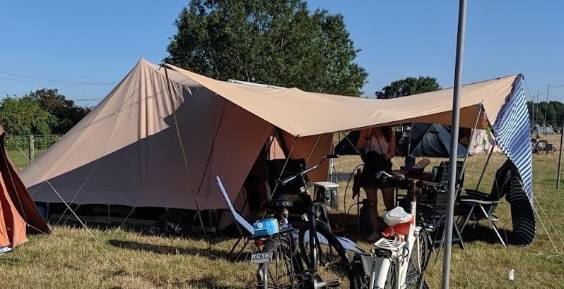 Ruime tent - Ideaal voor gezinnen, Caravans en Kamperen, Ophalen, Gebruikt, Tot en met 6