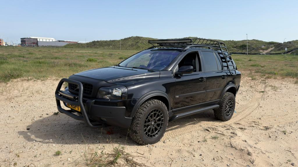 Volvo XC90 V8 'the Moose' Overland Rally, Auto's, Volvo, 8 cilinders, 138 €/maand, 7 stoelen, Zwart