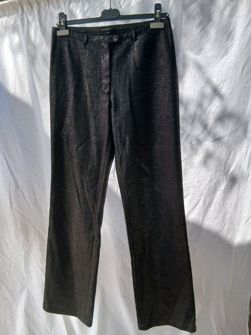 Zwarte broek met glanzend slangen motief mt M merk Vero Moda, Maat 38/40 (M), ., Zwart, Ophalen of Verzenden