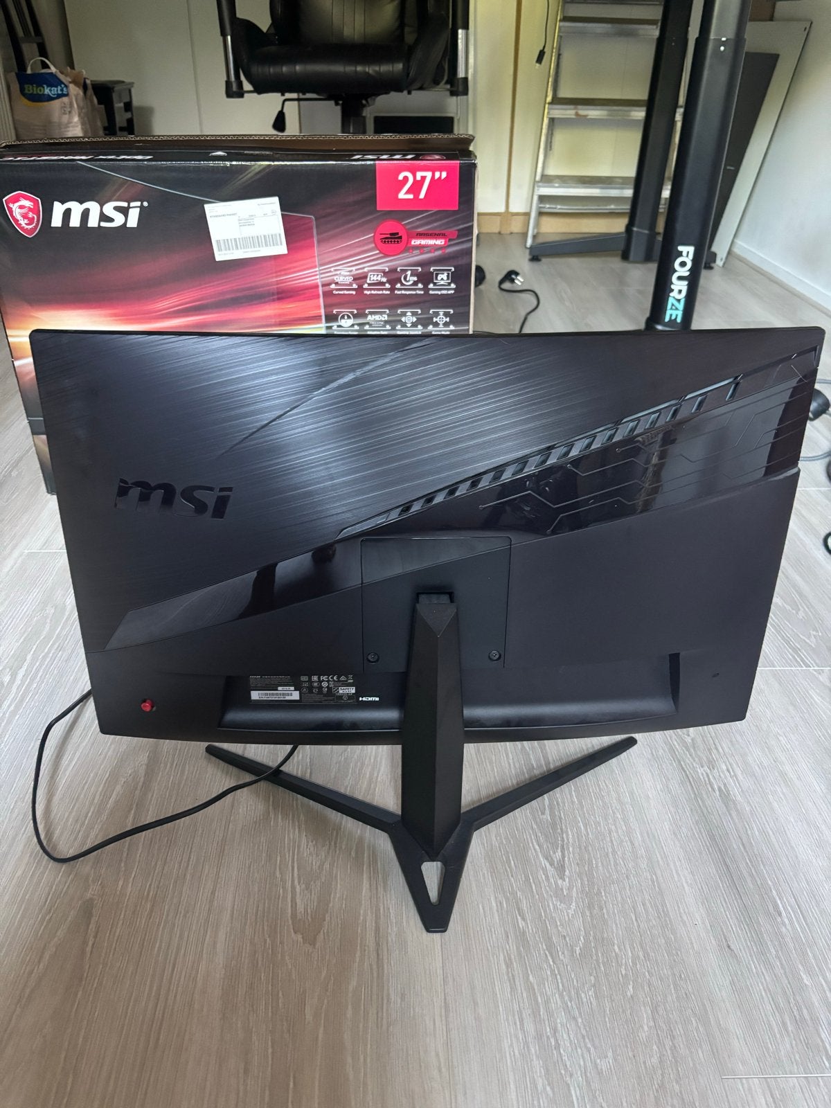 MSI 27 inch gaming monitor - Zo goed als nieuw, HDMI, Kantelbaar, 101 t/m 150 Hz, Full HD