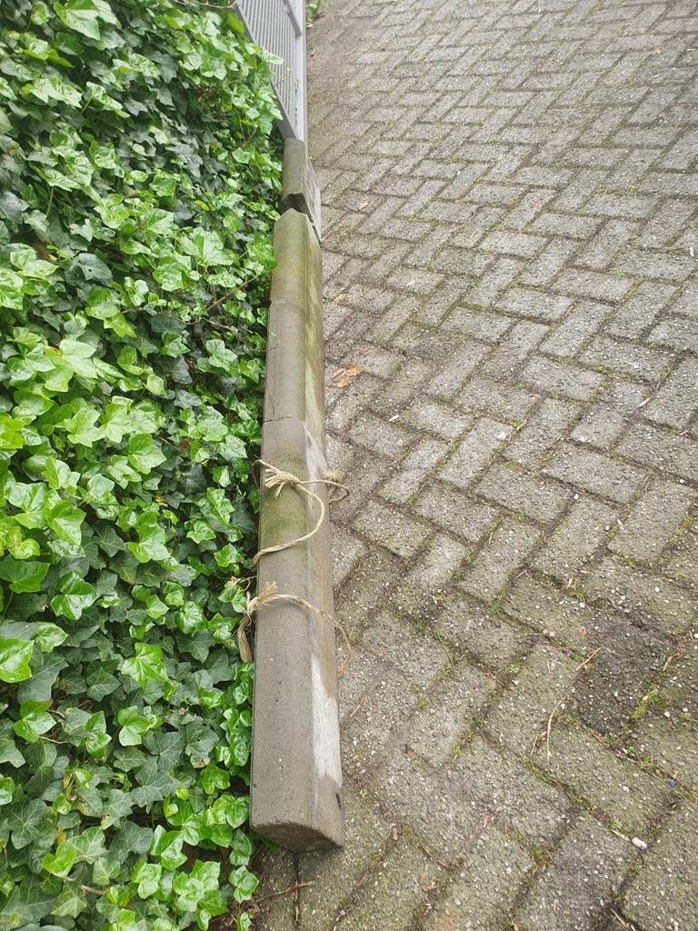 Twee en een halve trottoirband gratis af te halen, Ophalen of Verzenden
