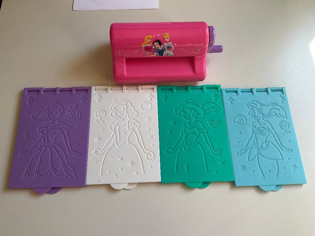 Disney prinsessen  embossing apparaat en sjablonen, Ophalen of Verzenden, Zo goed als nieuw