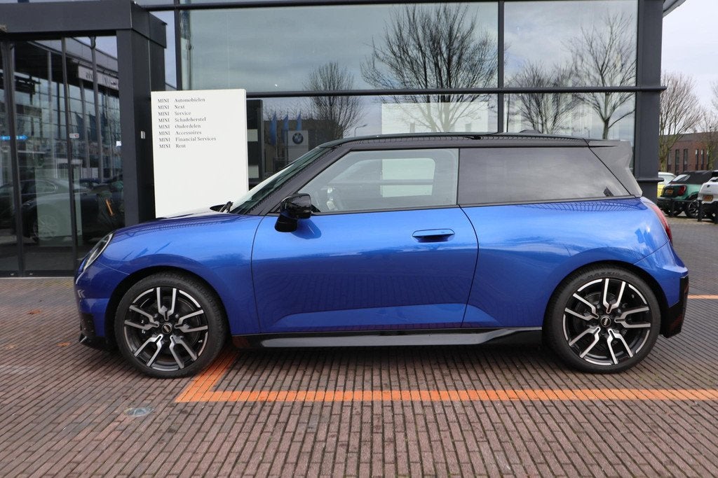 MINI 3-deurs Cooper SE | John Cooper Works Trim + Pakket L, Auto's, Mini, Zwart, Met garantie (alle), Mini Electric, Automatische klimaatregeling