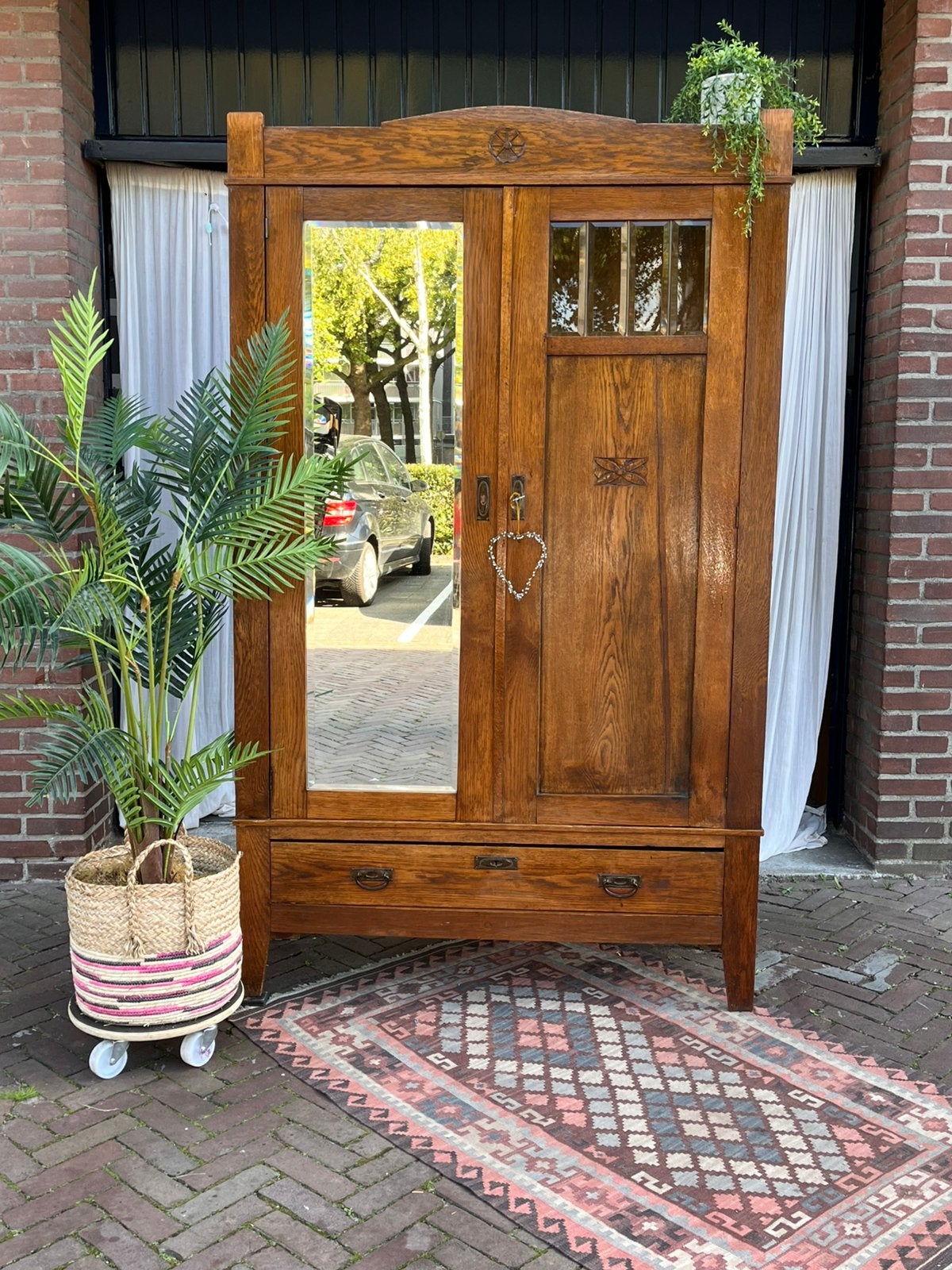 Leuke brocante kledingkast met spiegeldeur, Schuur, Zo goed als nieuw, Zonder ramen, Ophalen