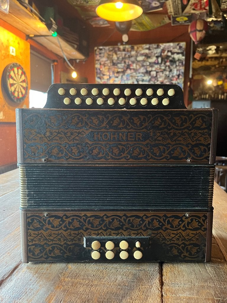 Hohner accordeon als decoratie | Café Kremer K058, Ophalen, Gebruikt, Instrument of Toebehoren