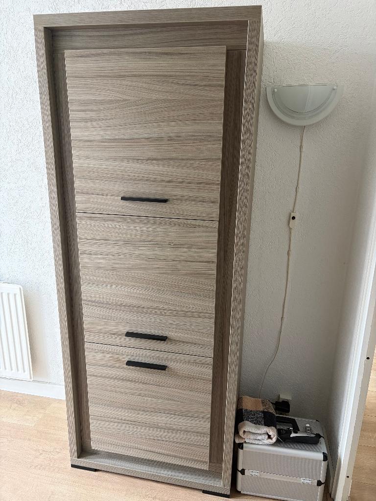 Grijze kast, Ophalen, Minder dan 150 cm, 150 tot 200 cm, 25 tot 50 cm