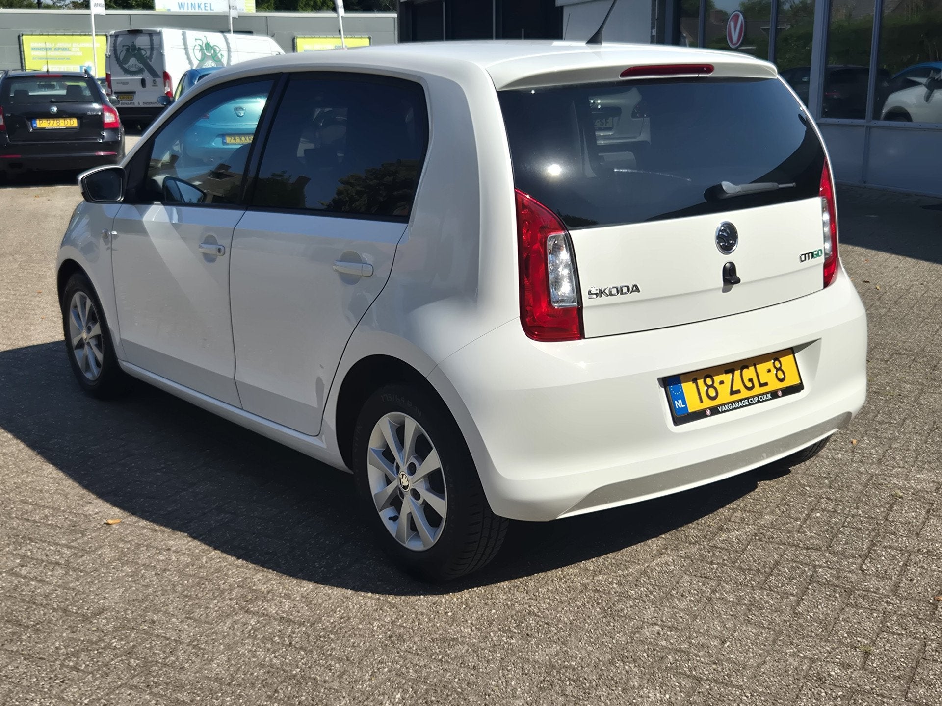 Skoda Citigo 1.0 Greentech Elegance 5 DEURS AIRCO / NAVIGATI, Voorwielaandrijving, Euro 5, Stof, Zwart
