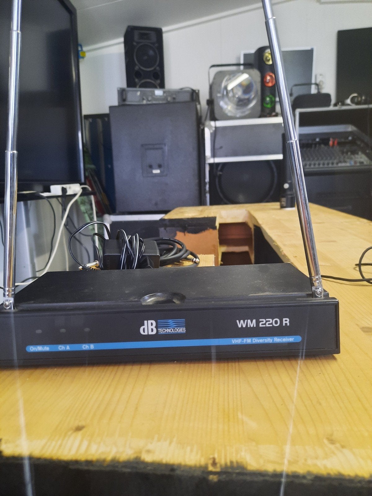 vhf-fm diversity  reciever wm220r, Muziek en Instrumenten, Ophalen of Verzenden, Zo goed als nieuw, Overige typen