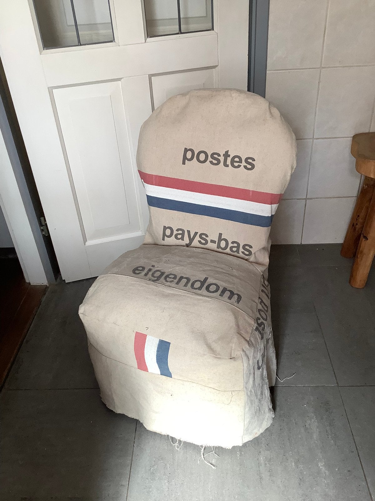 Stoeltje Post NL, Ophalen