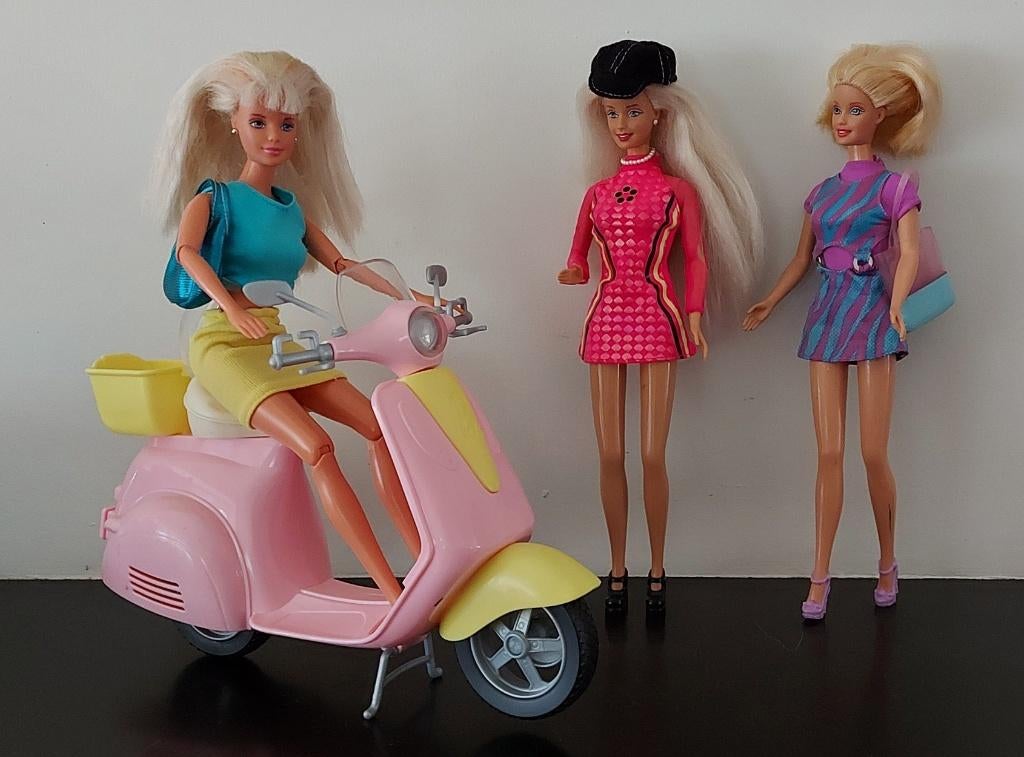3 Barbies Mattel fashion dolls + scooter, Verzamelen, Poppen, Ophalen of Verzenden, Gebruikt, Pop