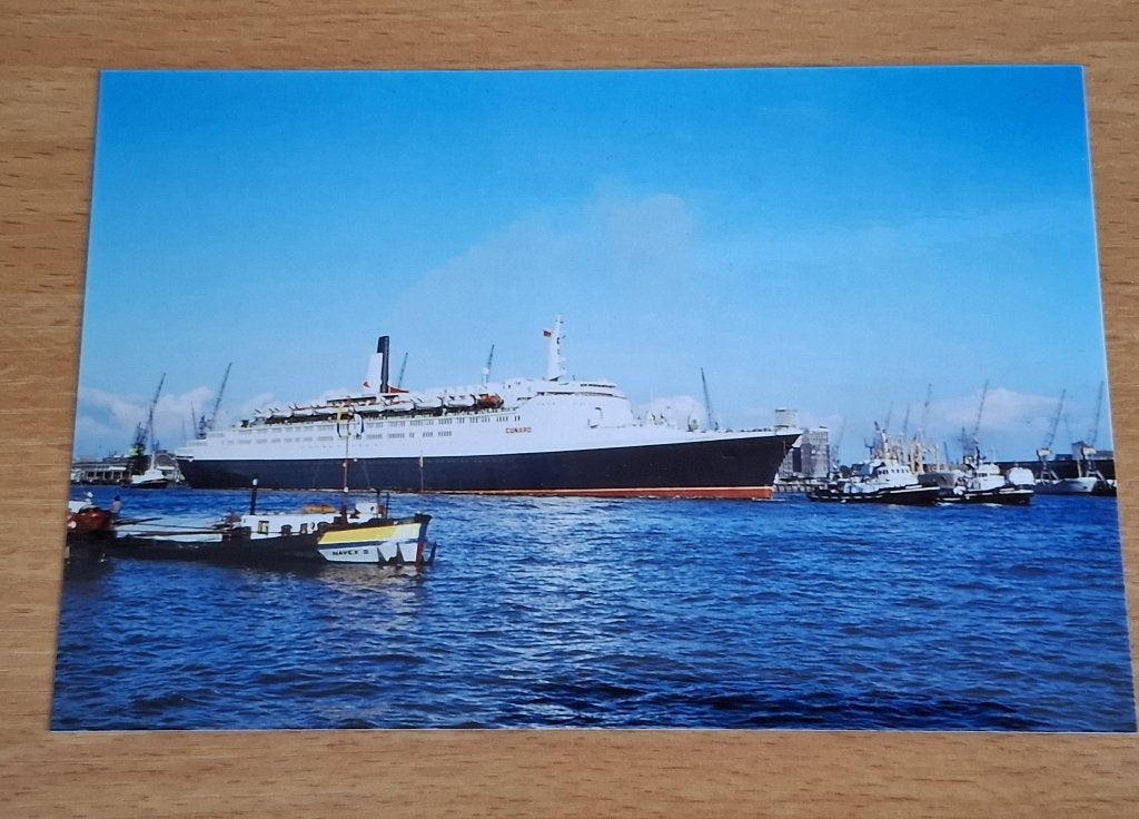 Foto cruiseschip Queen Elisabeth II in Rotterdam 1977, 1960 tot 1980, Verzenden, Foto, Nieuw