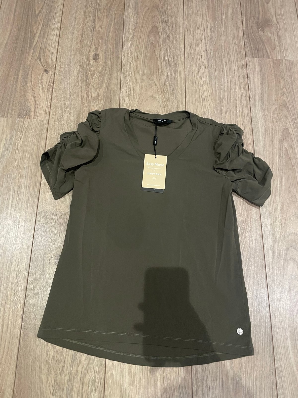 Nieuw Lady Day shirt travelstof army kleur maat S, Nieuw, Ophalen of Verzenden, Korte mouw, Maat 36 (S)