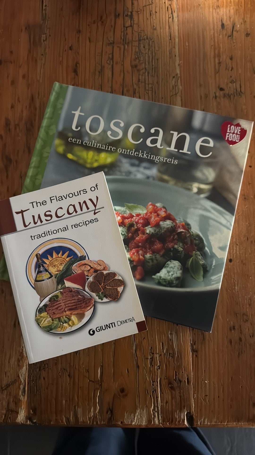 2 Toscaanse receptenboeken, Ophalen of Verzenden, Zo goed als nieuw, Italië