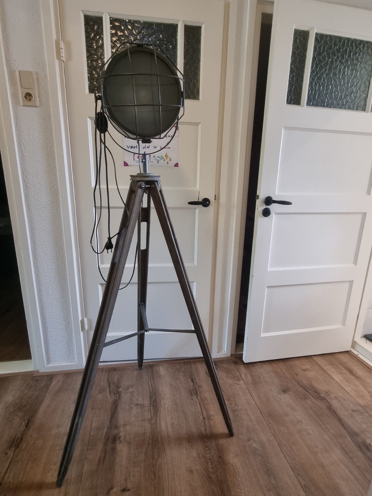 Vintage industriële vloerlamp op statief,, Huis en Inrichting, Lampen | Vloerlampen, Ophalen, Gebruikt, E27 (groot), Industrieel, Vintage