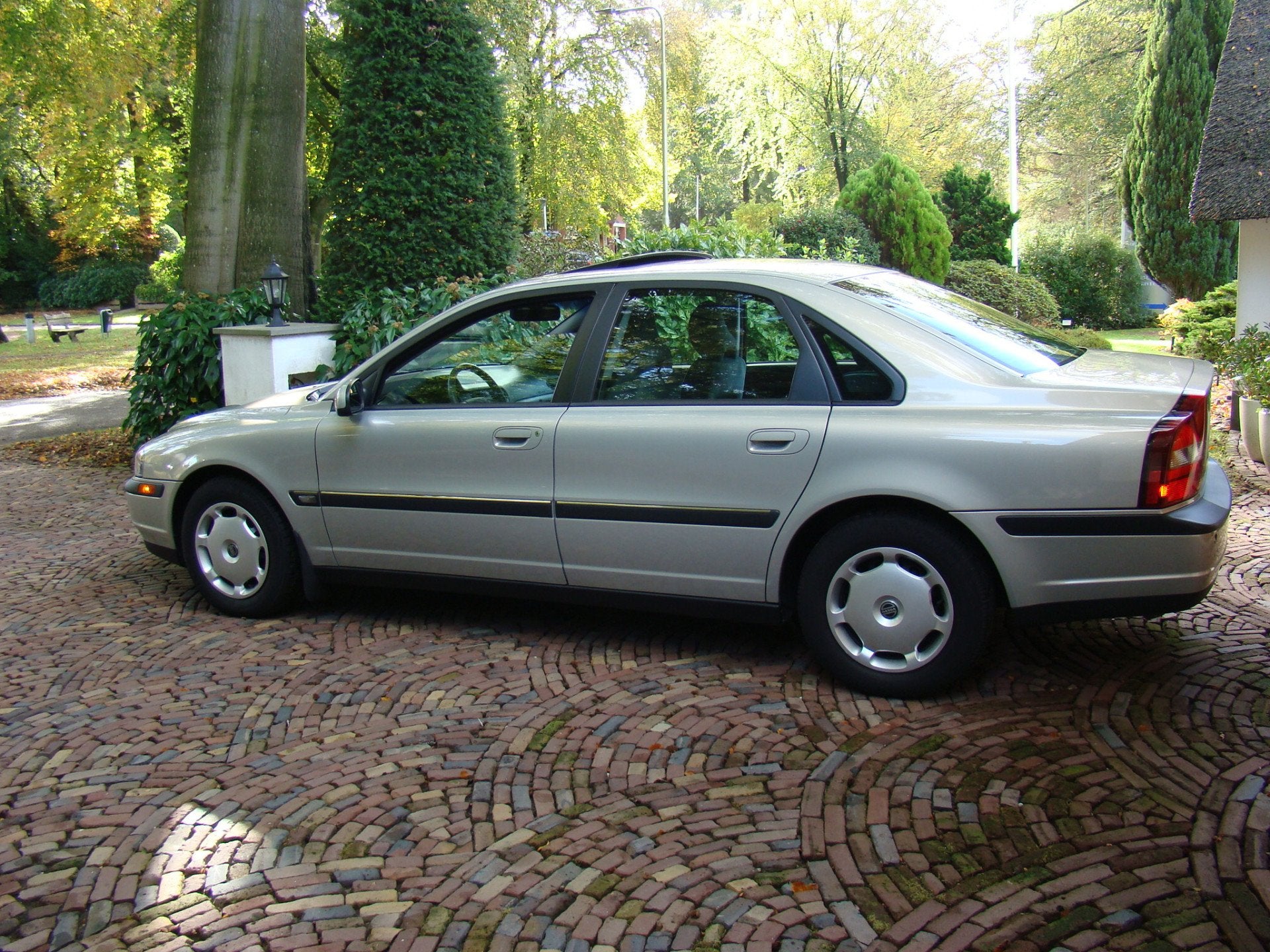 Volvo S80 2.4 Comfort (bj 1999, automaat), Auto's, Stof, Verwarmde buitenspiegels, Bedrijf, 2435 cc