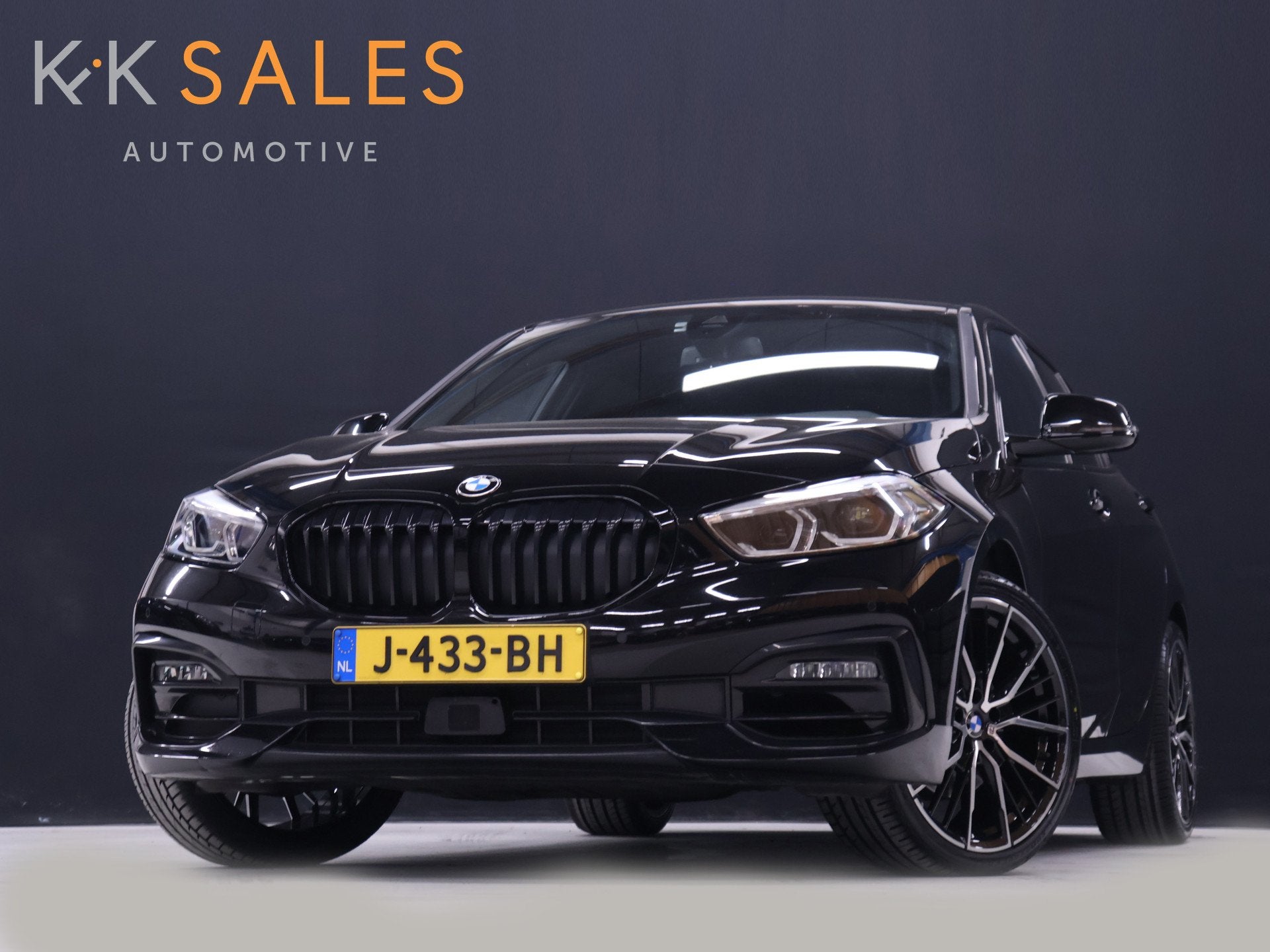 BMW 1-serie 118i Executive Edition [ADAPTIVE CRUISE, SPORT L, Auto's, Dealer onderhouden, Stof, Gebruikt, Zwart