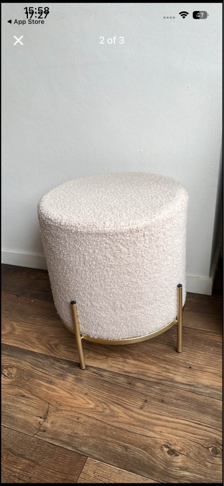 Crèmekleurige poef met gouden onderstel, Huis en Inrichting, Ophalen, Minder dan 50 cm, Rond, Zo goed als nieuw