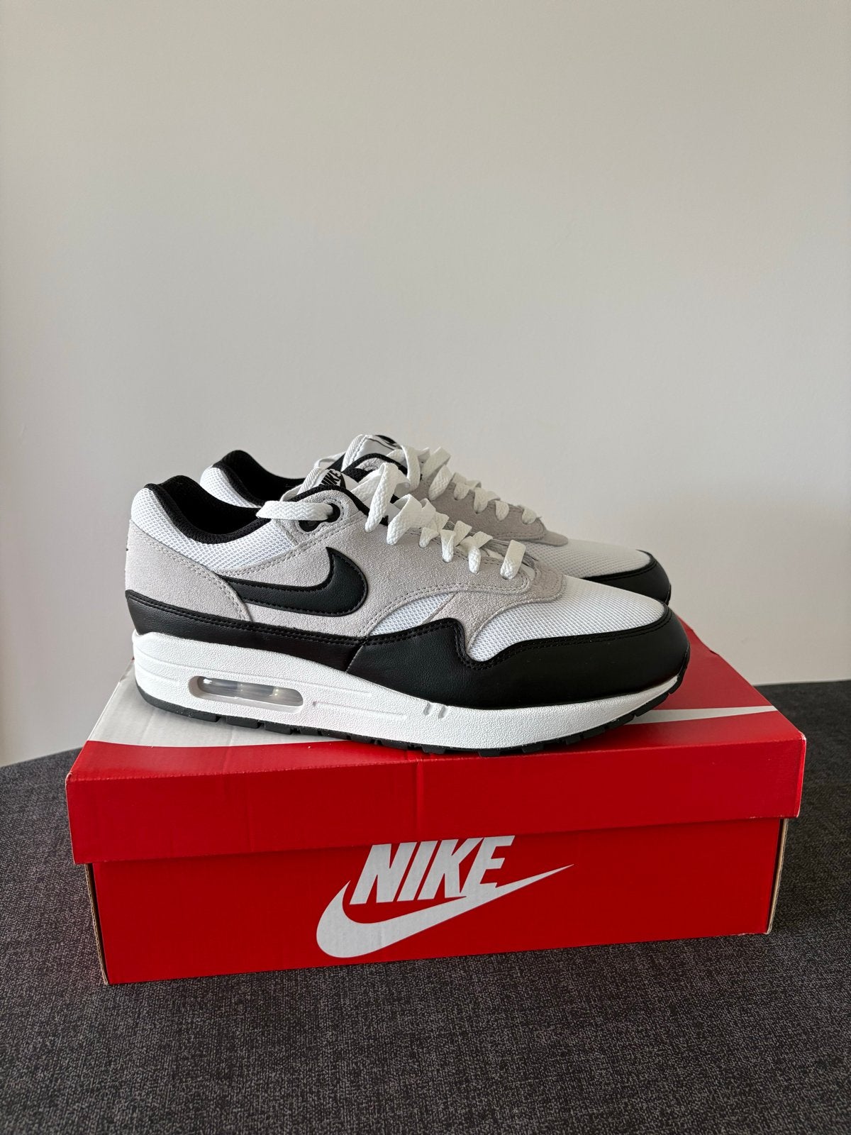 Nike Air Max 1 Essential Black White - Maat 43, Ophalen of Verzenden, Nieuw, Zwart, Sneakers of Gympen