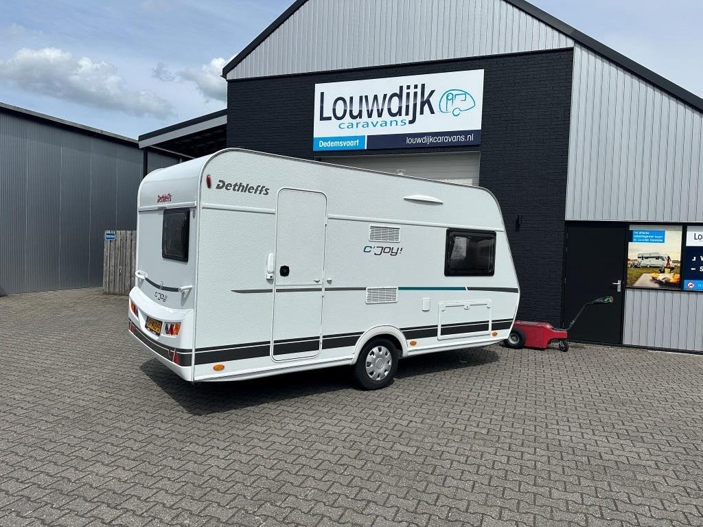 DETHLEFFS C’Joy 390 QSH ’18 (Vastbed, Treinzit, 878kg), Vast bed, Bedrijf, Treinzit, 750 - 1000 kg