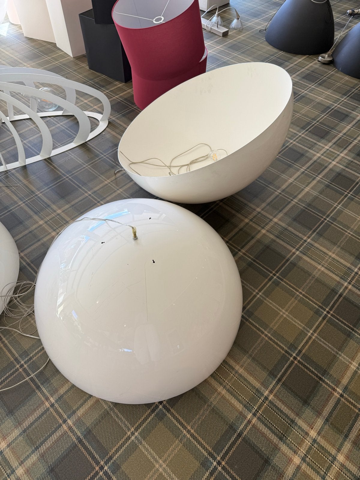 3 Witte Halve Bol Hanglampen - Moderne Uitstraling, Huis en Inrichting, Lampen | Hanglampen, Ophalen, Zo goed als nieuw, Metaal