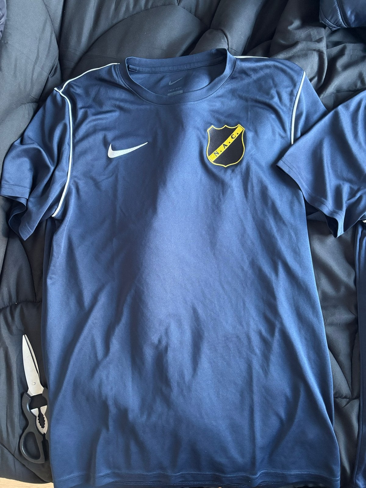 NAC Breda trainers kleding - Zo goed als nieuw (M/L), Kleding | Heren, Sportkleding, Ophalen of Verzenden, Zo goed als nieuw, Voetbal