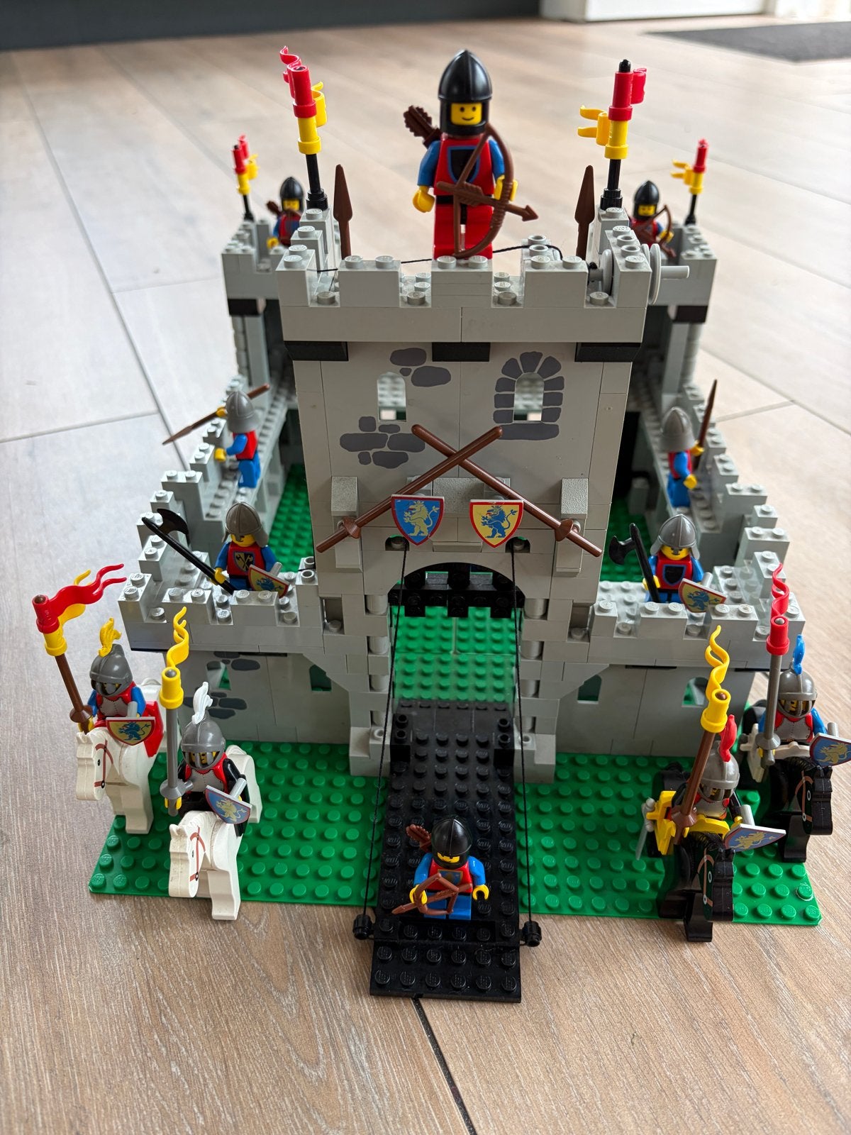 LEGO Kings Castle 6080 compleet met 12 poppetjes + boekje, Ophalen, Zo goed als nieuw