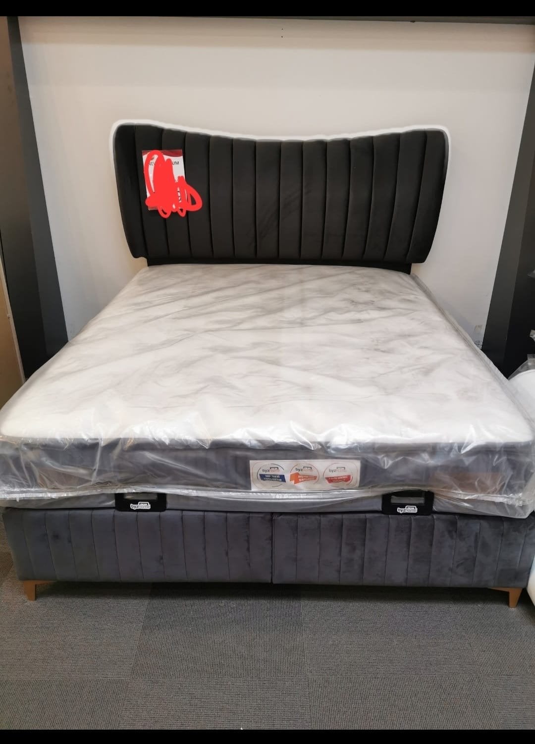 Nieuw en schoon bed met gestoffeerd hoofdbord, Ophalen of Verzenden, 200 cm, 160 cm, Nieuw