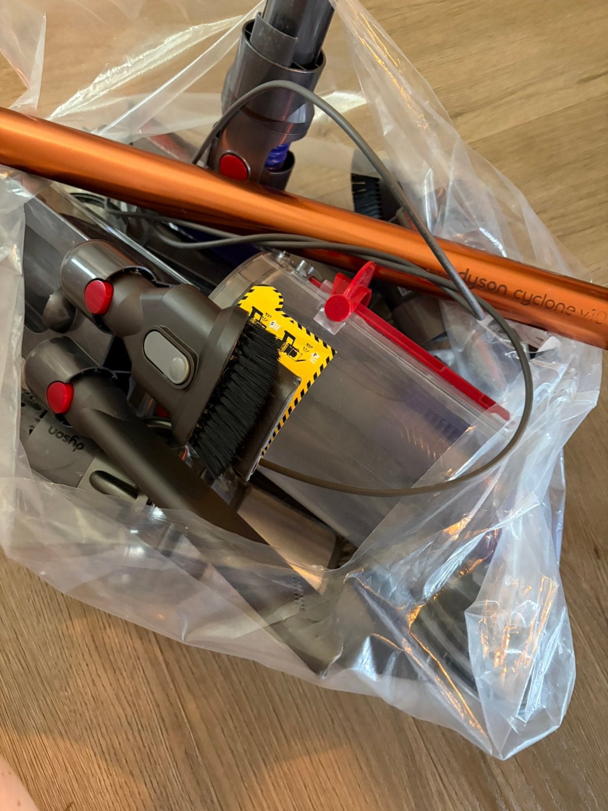 Dyson V10 met defect, Witgoed en Apparatuur, Stofzuigers, Ophalen, Gebruikt, Draadloos, Dyson