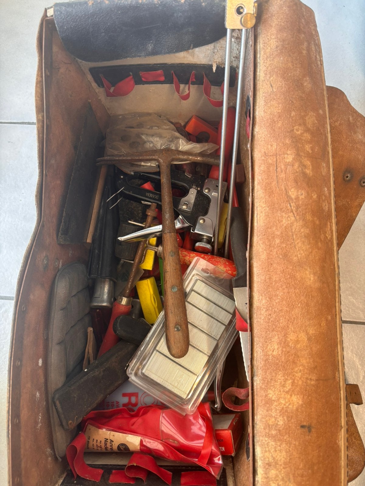 Te koop stoffeerders gereedschap in tassen, Ophalen, Gebruikt