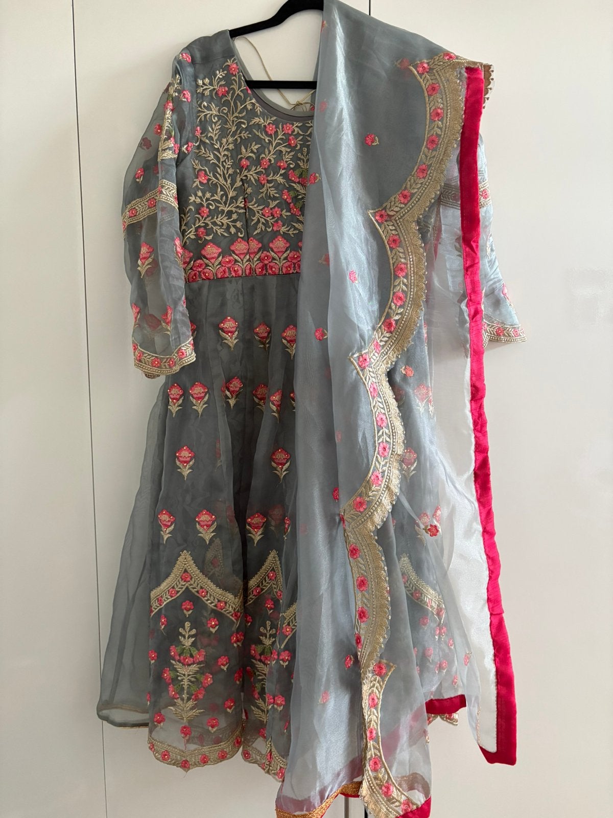 Prachtige Indiase Anarkali set – maat 38/40, Maat 38/40 (M), Ophalen of Verzenden, Zo goed als nieuw, Rood