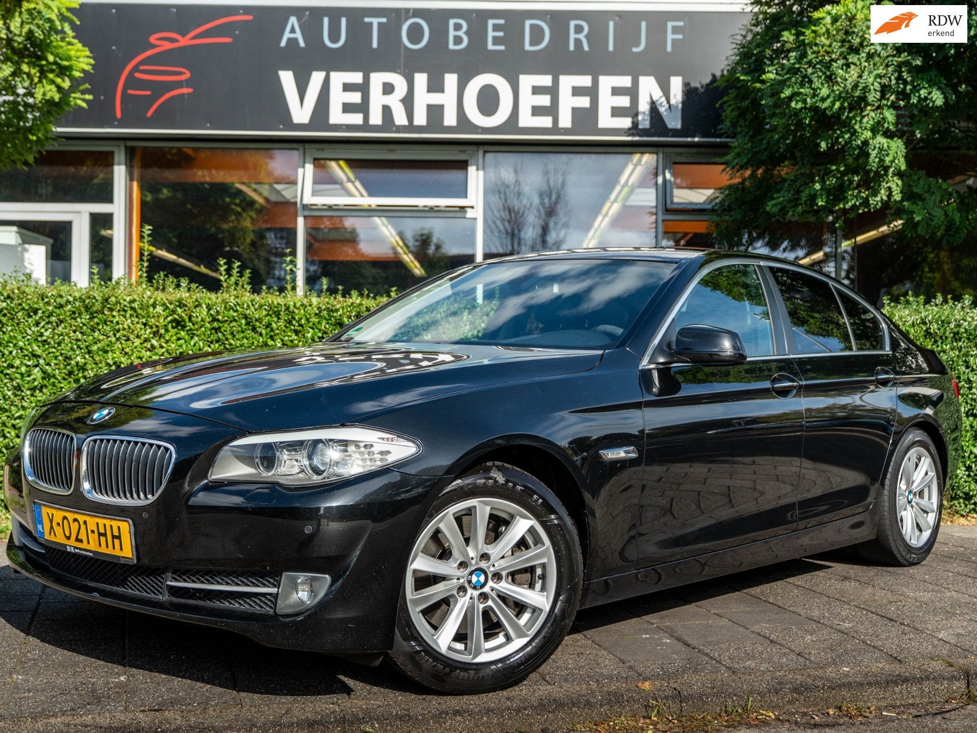 BMW 5-serie 528i High Executive | M STYLING | XENON | STOELV, Auto's, Achterwielaandrijving, Gebruikt, Zwart, 2000 kg