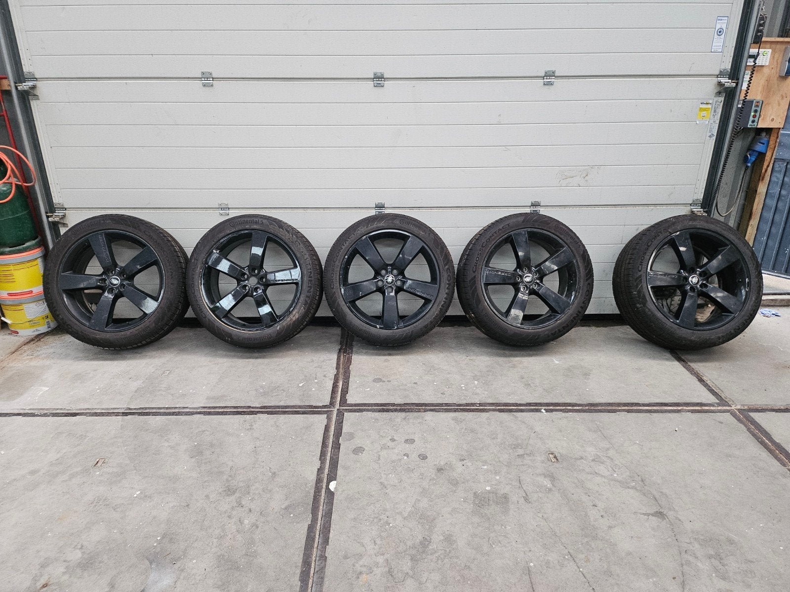 5x Land Rover Defender wielen met Continental banden 22 inch, Auto-onderdelen, Ophalen, Gebruikt, 275 mm, Banden en Velgen