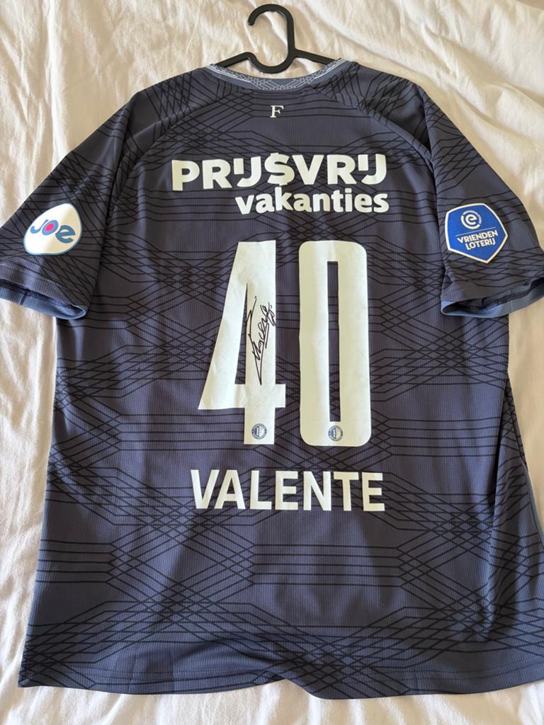Gesigneerd Feyenoord shirt Valente + videobewijs, Verzamelen, Ophalen of Verzenden, Zo goed als nieuw, Feyenoord, Shirt