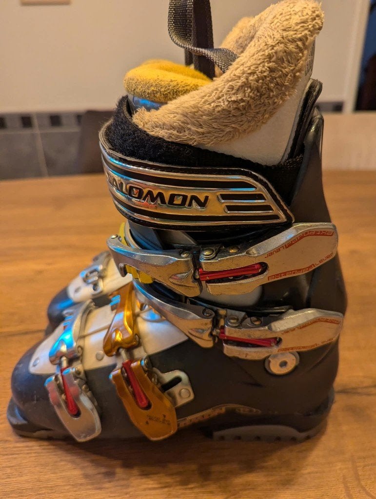 Dames skischoen Salomon Irony 7.0 maat 24 / 36, 160 tot 180 cm, Gebruikt, Schoenen, Skiën