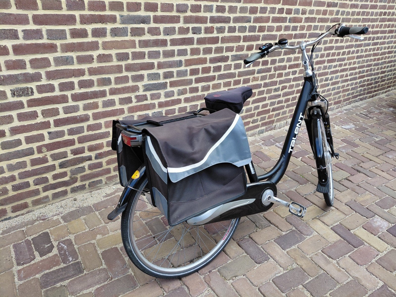 Talent E-bike met fietstassen, Gebruikt, 51 tot 55 cm, 30 tot 50 km per accu, Ophalen