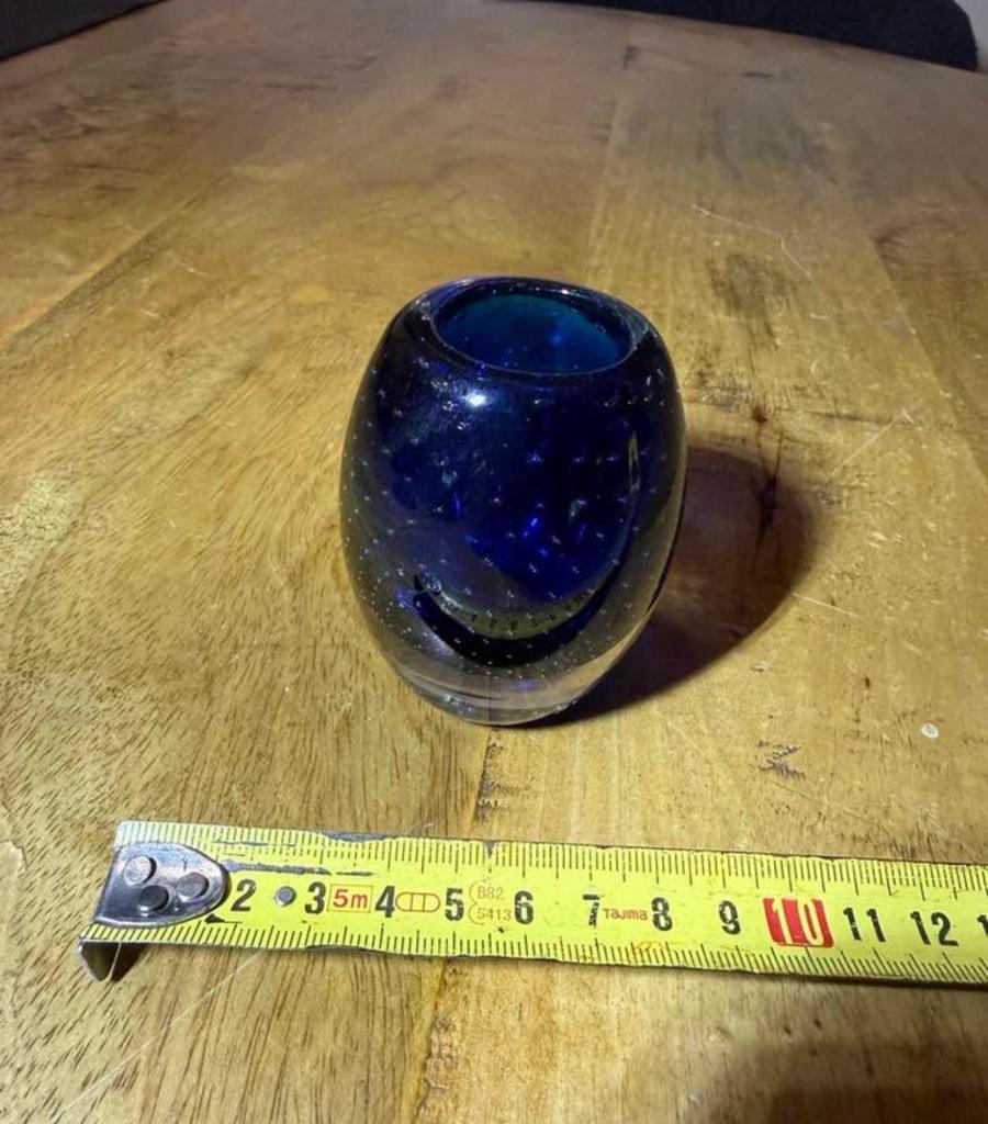 Mooi Leerdam spijker vaasje van blauw glas met luchtbellen, Ophalen of Verzenden