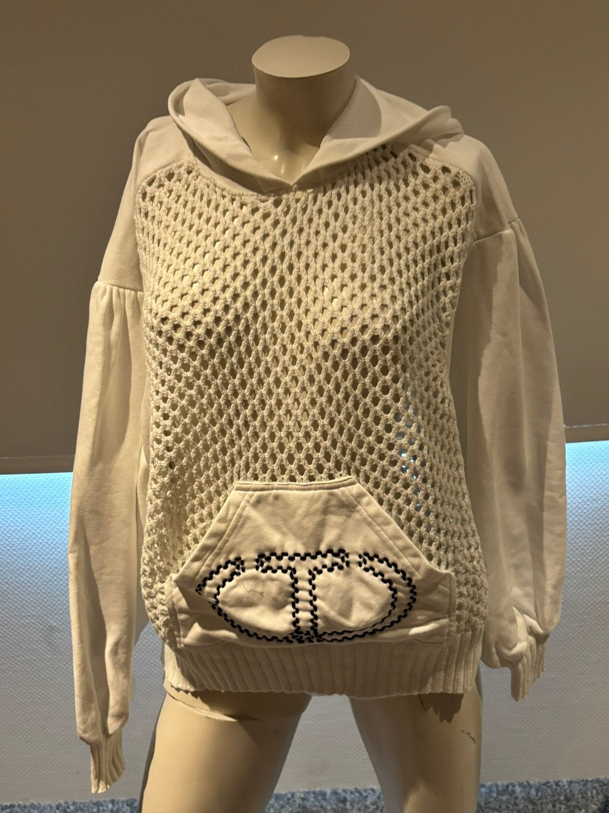 Twinset opgewerkte trui met capuchon maat xs valt ruim, Kleding | Dames, Maat 38/40 (M), Twinset, Wit, Ophalen of Verzenden