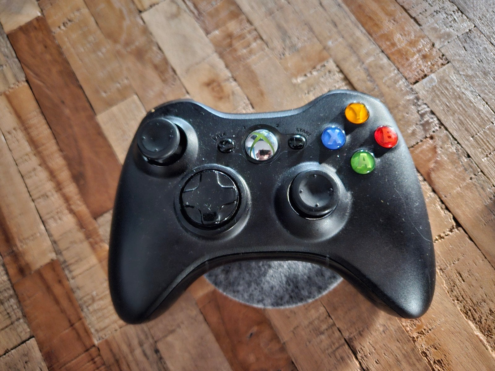 xbox 360 controller + accu, Spelcomputers en Games, Ophalen, Zo goed als nieuw, Met 1 controller