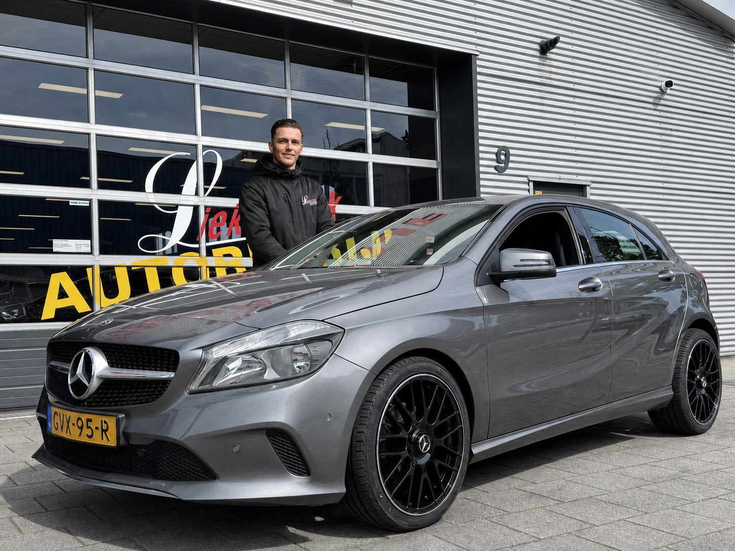 Mercedes-Benz A-klasse 180 BlueEfficiency URBAN - Navigatie, Dealer onderhouden, Gebruikt, Zwart, 4 cilinders