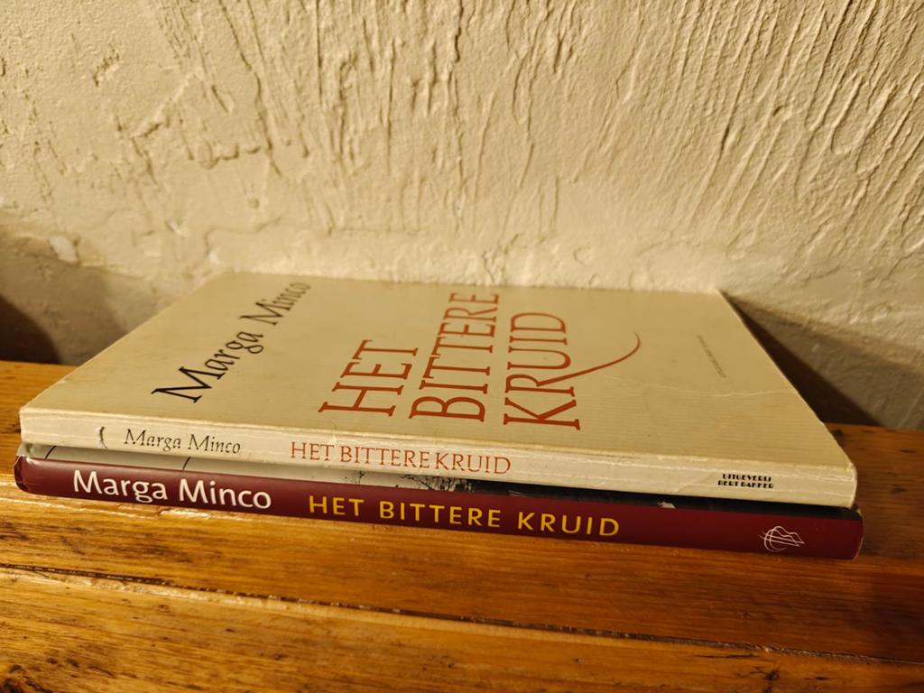 2 X Het Bittere kruid., Boeken, Literatuur, Ophalen of Verzenden, Gelezen
