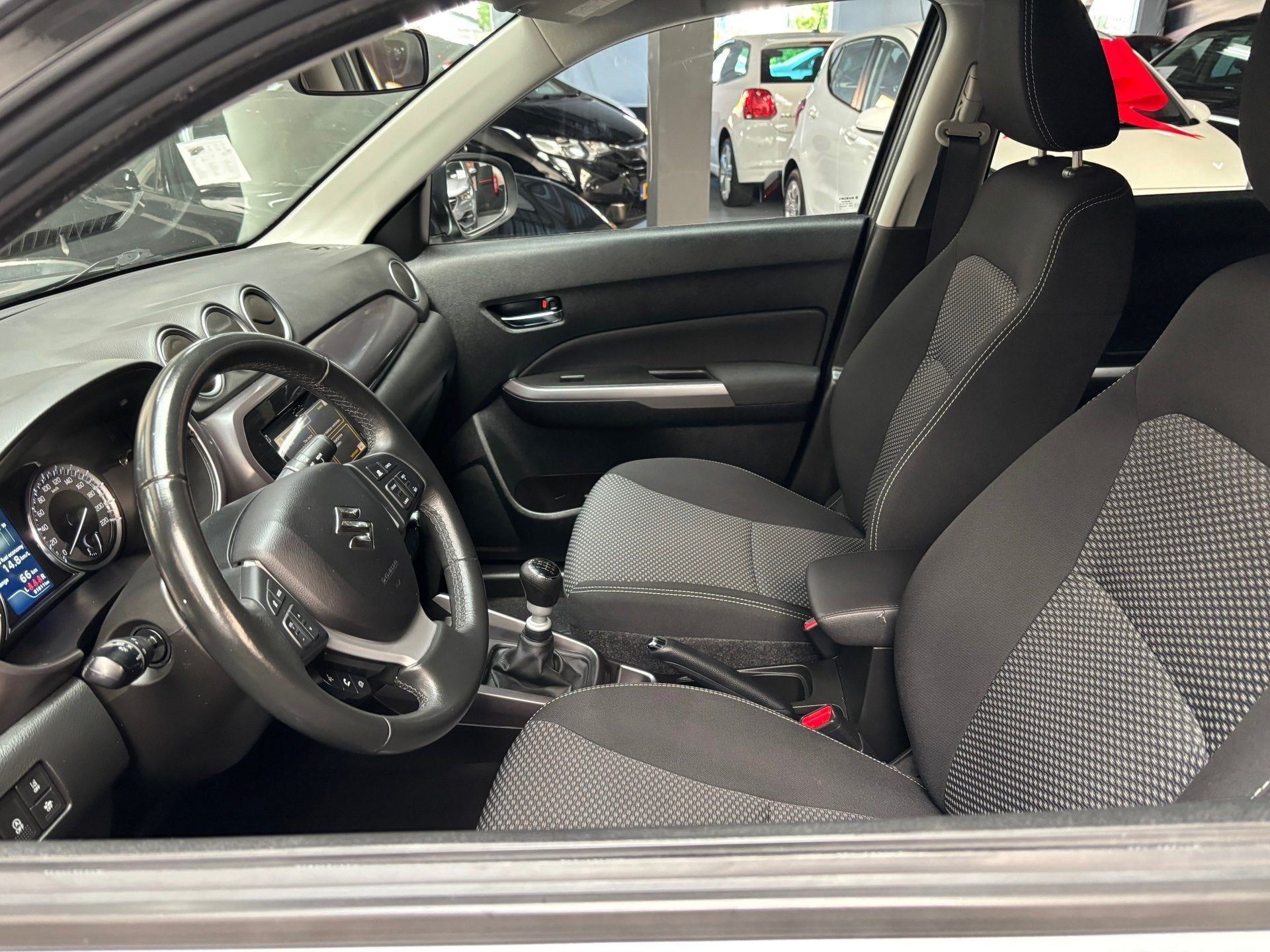 Foto 19 van Suzuki VITARA 1.4 Boosterjet Comfort Smart Hybrid /Camera /