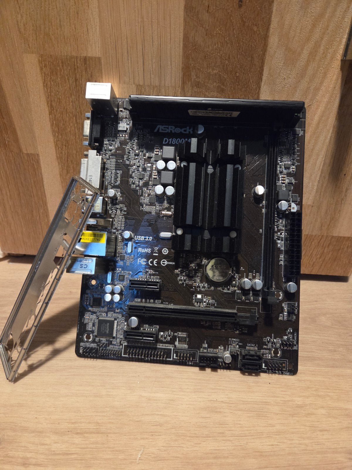 ASRock D1800M moederbord met 8GB Corsair DDR3 RAM, DDR3, Ophalen of Verzenden, Zo goed als nieuw, Micro-ATX