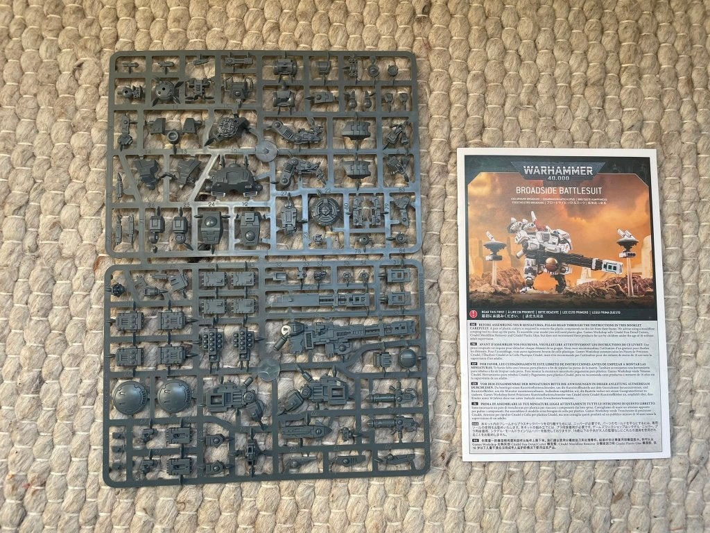 Warhammer 40k T'au Empire Broadside Battlesuit, Hobby en Vrije tijd, Ophalen of Verzenden, Nieuw, Warhammer, Figuurtje(s)