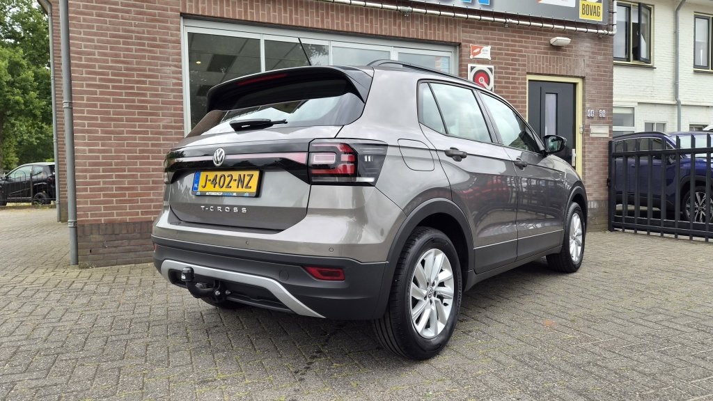 Volkswagen T-Cross 1.0 TSI Life, Trekhaak, Stoelverwarming, Auto's, Keurmerk '100% Onderhouden', 95 pk, 620 kg, Bedrijf