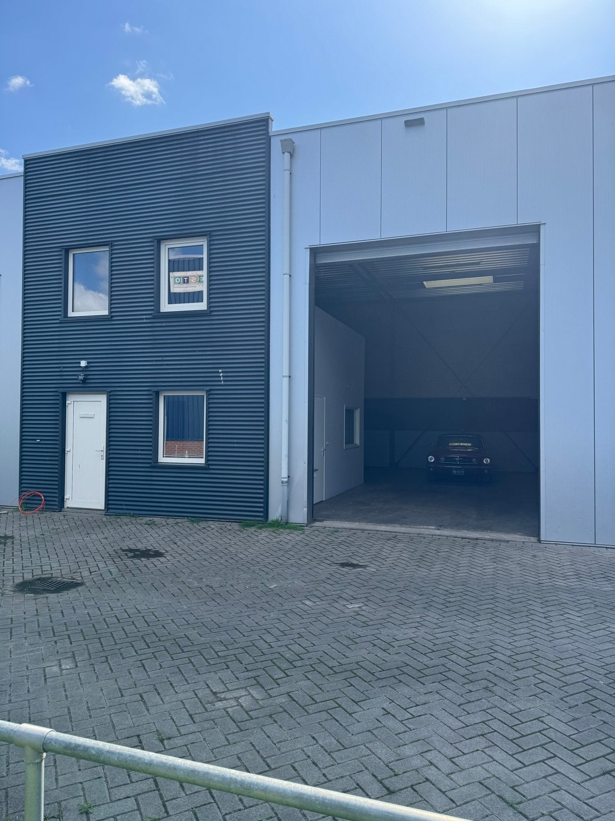 Moderne loods, bedrijfsunit met kantoorruimte en opslag, Koop, Bedrijfsruimte