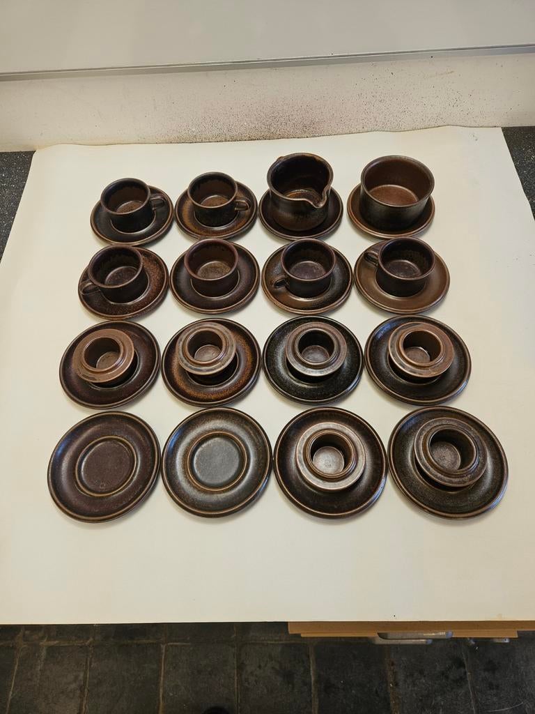 Arabia Ruska servies: kop en schotels, eierdopjes, melkkan, Ophalen of Verzenden